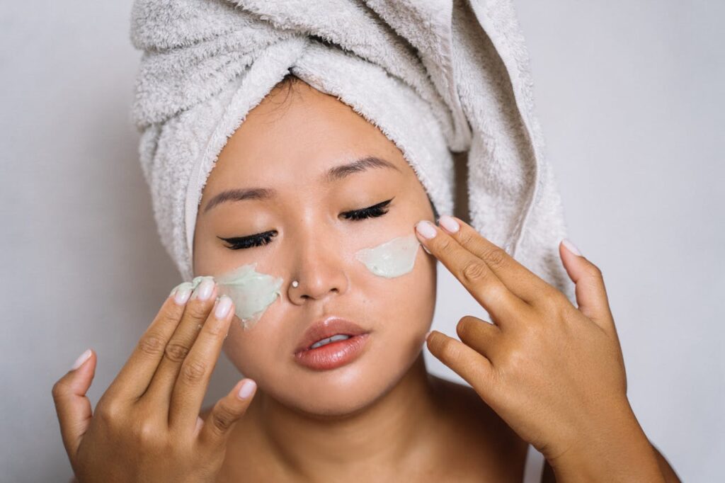 Women applying cream for Patch test